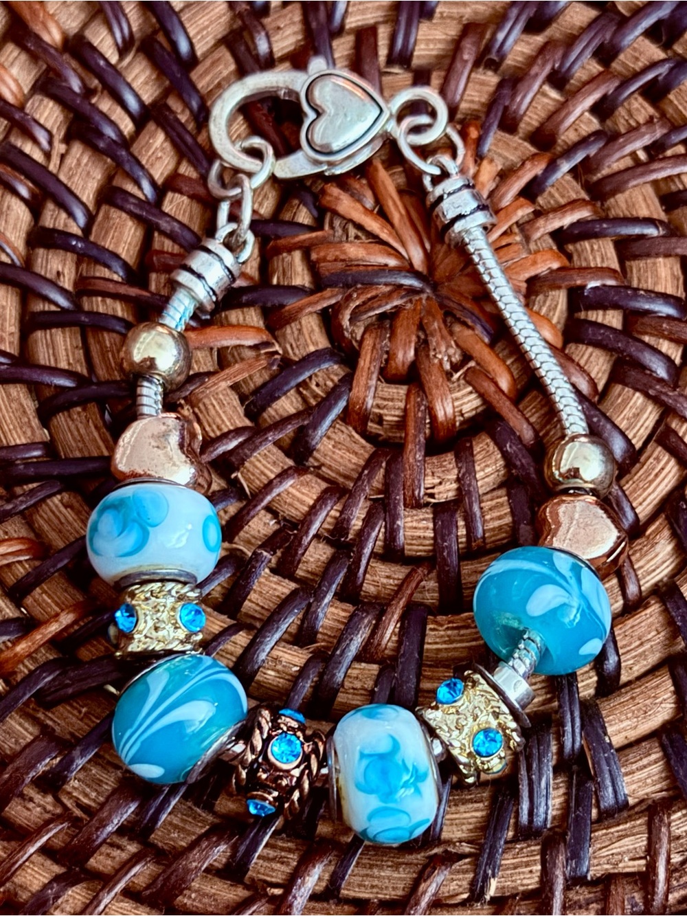 Source Unknown Blue and White Heart Clasp Beaded Bracelet